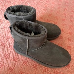 NWOT Women's Ugg Boots